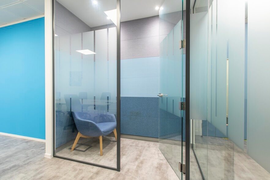 London Rd, Staines to rent - Interior Photo - Image 3 of 10