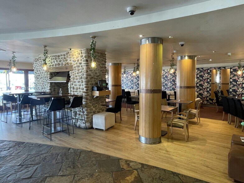 40 The Boardwalk, Portsmouth to rent - Building Photo - Image 3 of 21