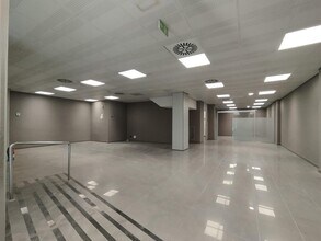 Retail in Sant Andreu de la Barca, Barcelona to rent Interior Photo- Image 2 of 15