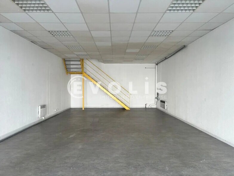 Light Industrial in Bordeaux to rent - Interior Photo - Image 1 of 7