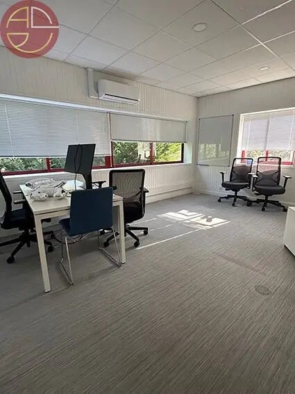 Location Bureaux 340 m² - Photo 1