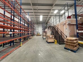 Motherwell Way, Grays to rent Interior Photo- Image 2 of 4