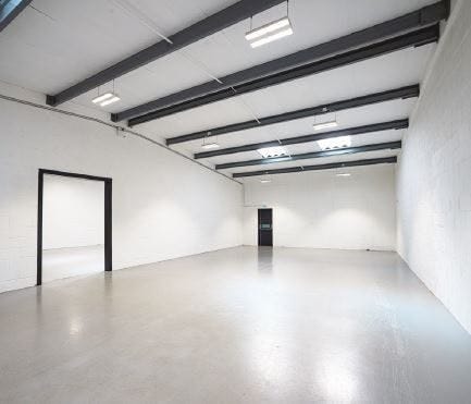 Glenville Mews, London to rent - Interior Photo - Image 2 of 6