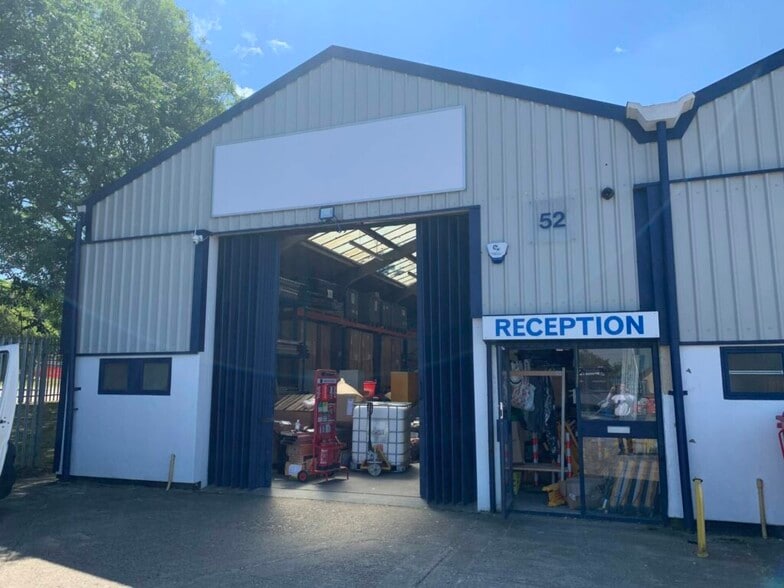 3-4 Burnt Ml, Harlow to rent - Building Photo - Image 2 of 2