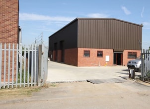 23 Kinwarton Farm Rd, Alcester to rent Building Photo- Image 1 of 13
