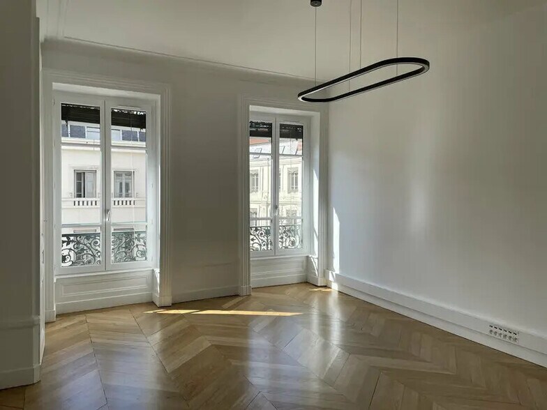 Office in Lyon to rent - Building Photo - Image 2 of 11