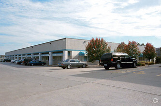 17501 E US Highway 40, Independence, MO for sale Building Photo- Image 1 of 1