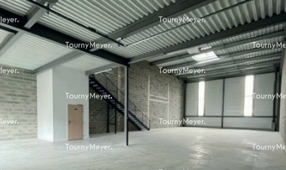 25 Rue Des Usines, Fenouillet to rent - Interior Photo - Image 3 of 3