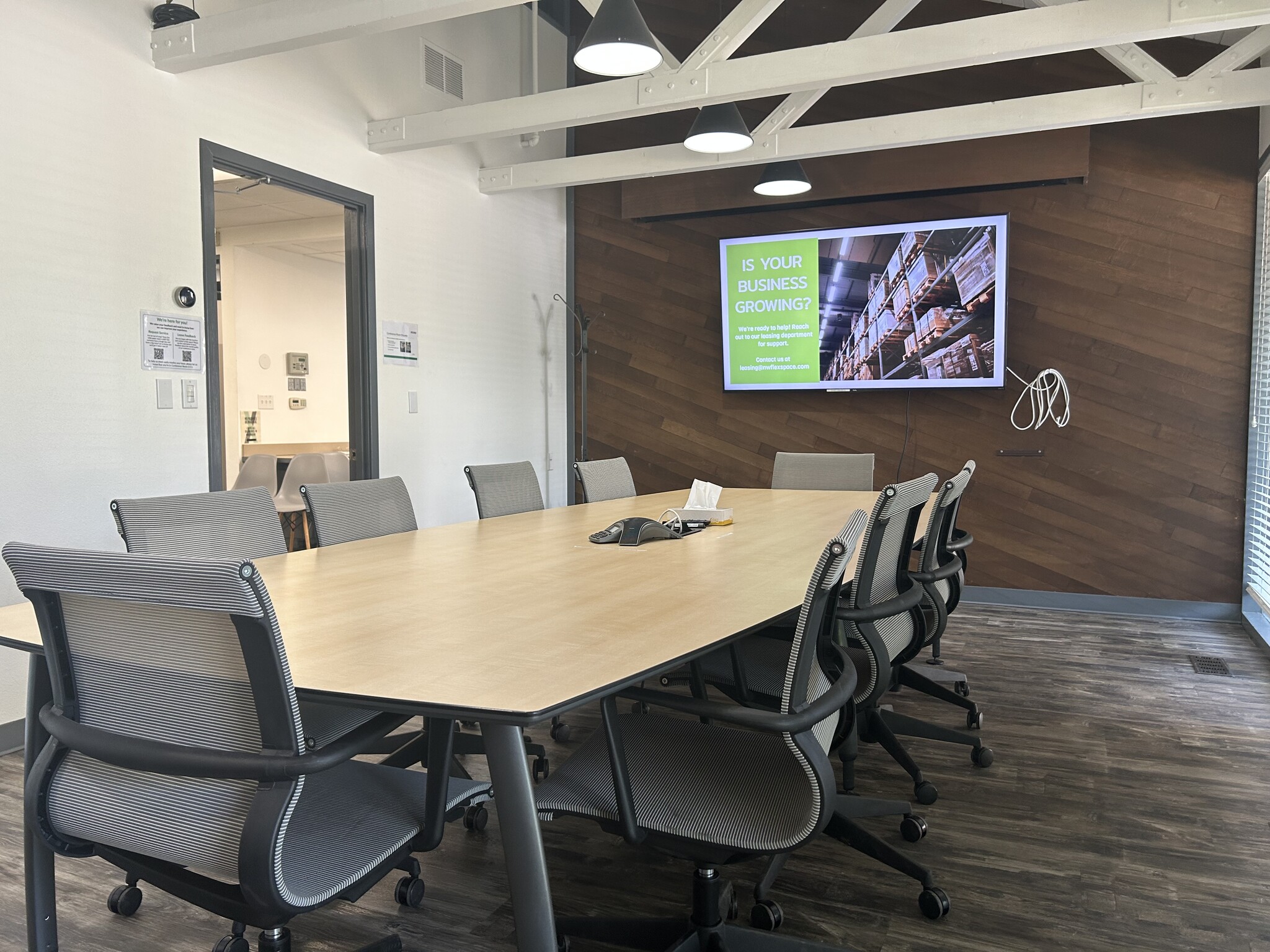 3901 SE Naef Rd, Portland, OR to rent Interior Photo- Image 1 of 6