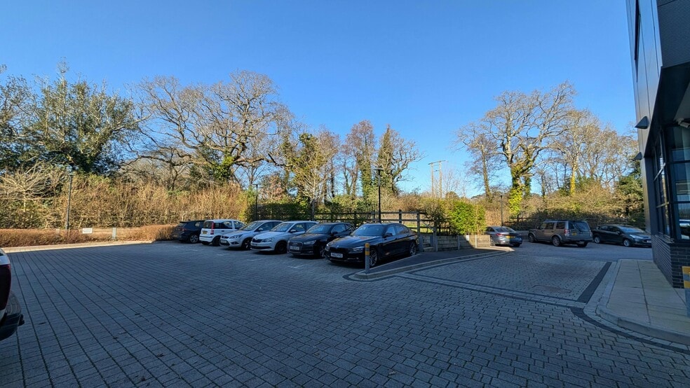 Ampress Ln, Lymington to rent - Building Photo - Image 3 of 13