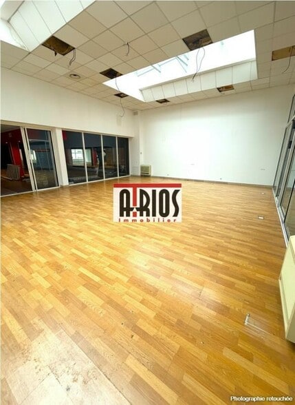 Retail in Hyeres for sale - Building Photo - Image 3 of 6