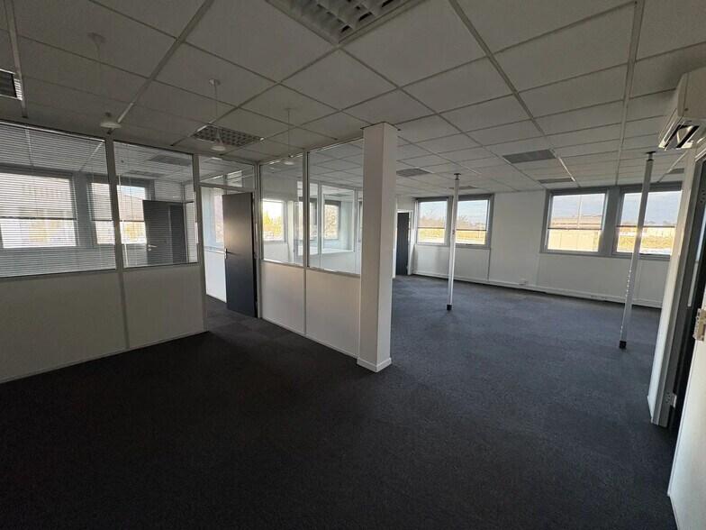 Office in Gradignan to rent - Building Photo - Image 2 of 5