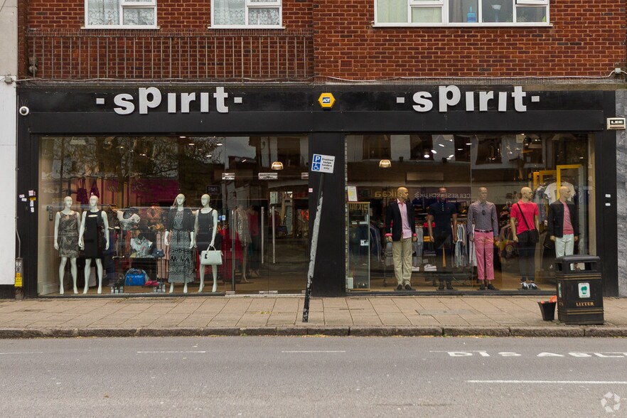 186 High St, Epping to rent - Building Photo - Image 2 of 3