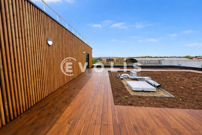 1 Rue Albert Einstein, Champs-sur-Marne to rent - Building Photo - Image 3 of 8