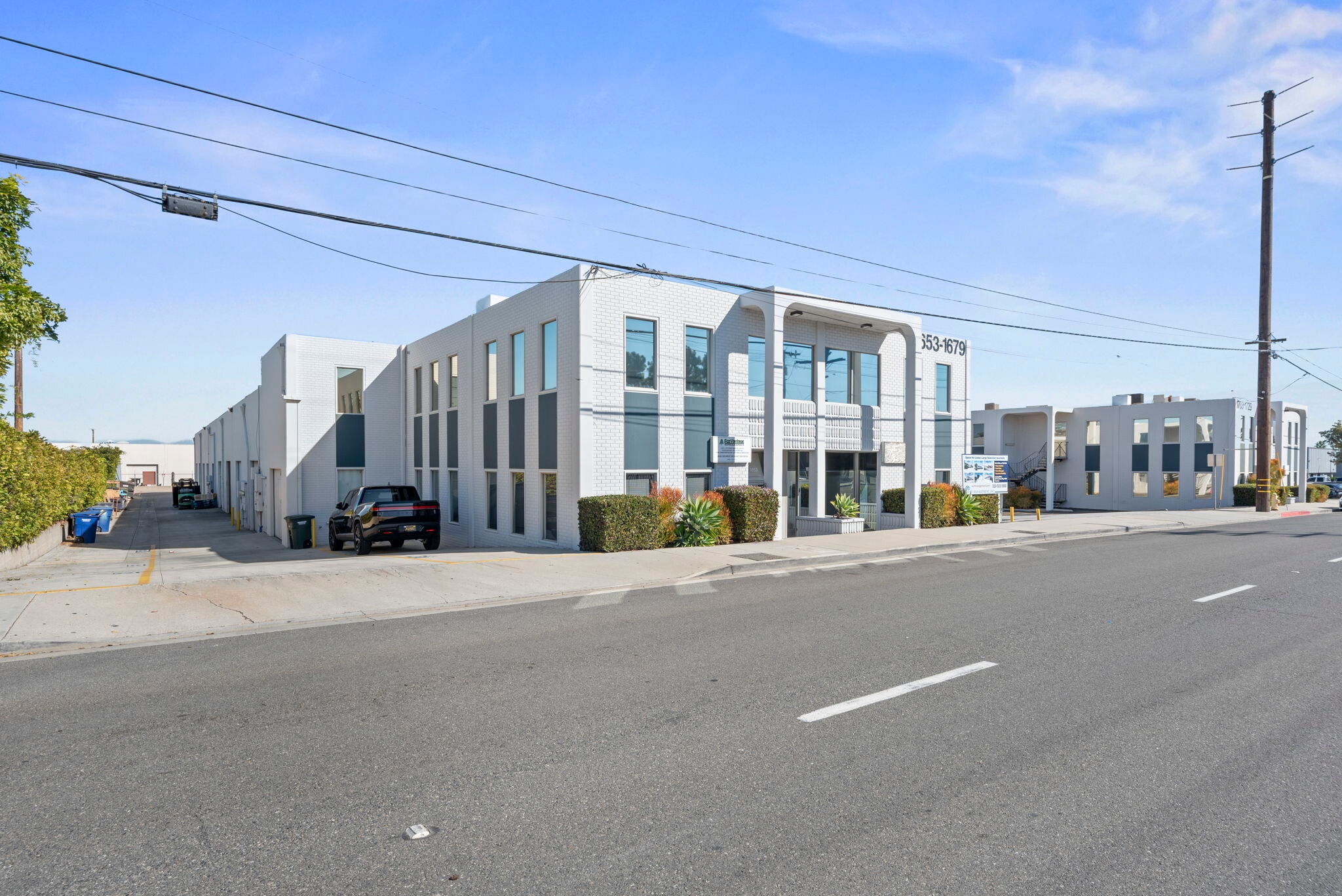 1703-1729 E 28th St, Signal Hill, CA to rent Building Photo- Image 1 of 5