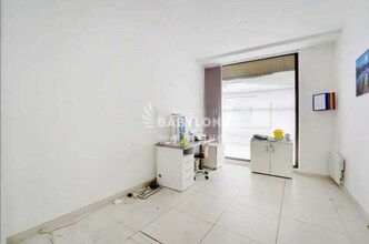 Retail in Neuilly-sur-Seine to rent Interior Photo- Image 2 of 5