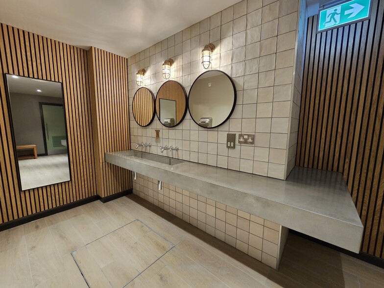 Wapping Wharf, Bristol to rent - Building Photo - Image 2 of 25