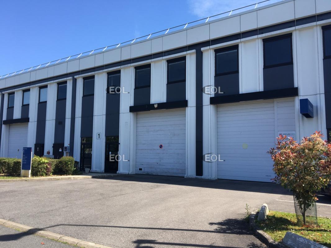 Light Industrial in Lisses to rent Building Photo- Image 1 of 2