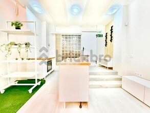 Retail in Barcelona, Barcelona to rent Interior Photo- Image 2 of 14