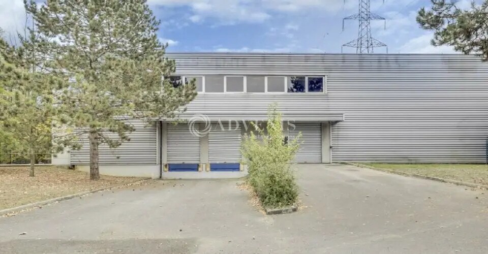 Industrial in COURCOURONNES to rent Building Photo- Image 1 of 5