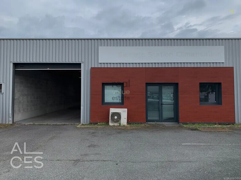 Light Industrial in Pessac to rent - Building Photo - Image 2 of 3