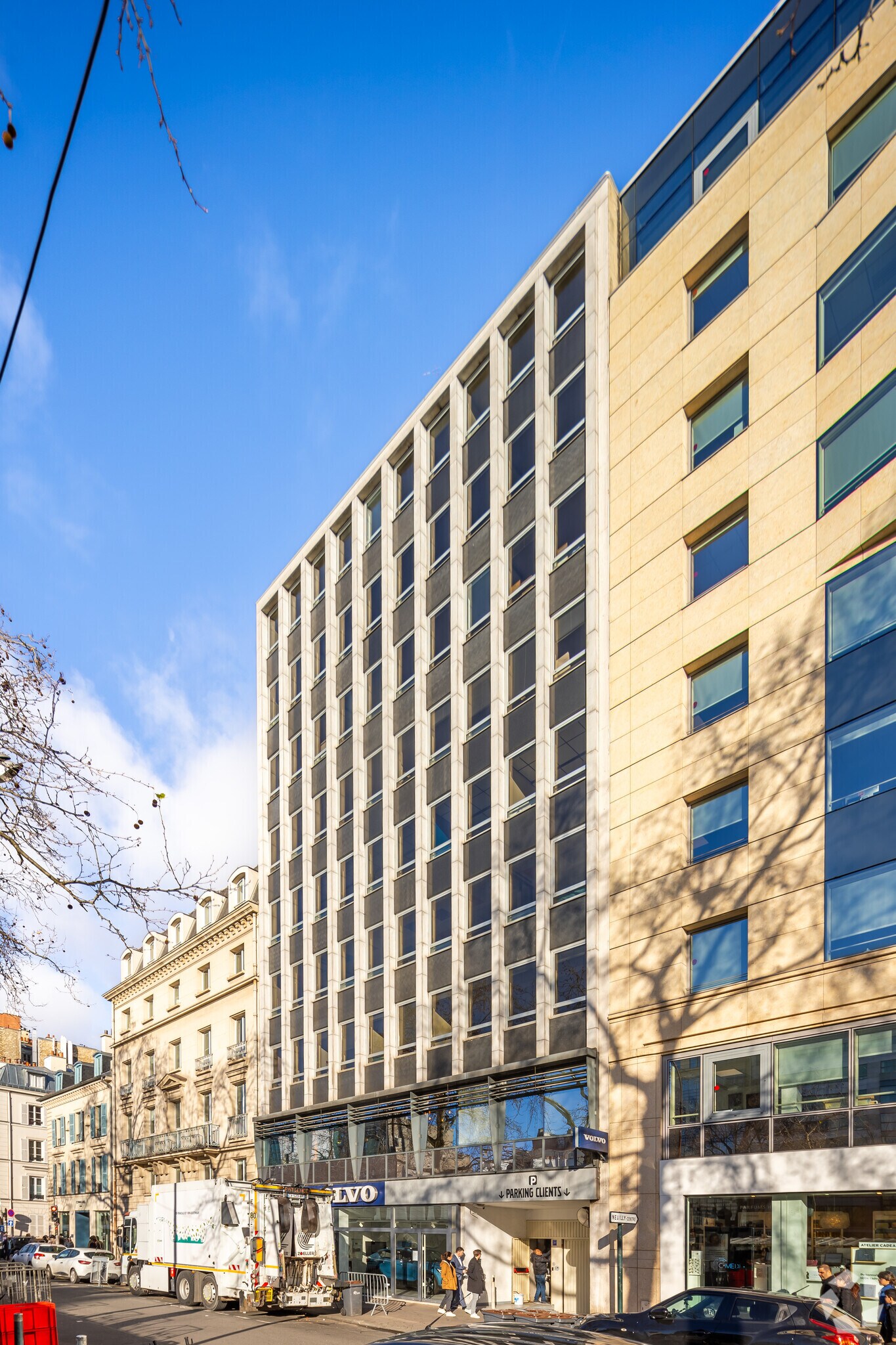 Avenue Charles De Gaulle, Neuilly-sur-Seine to rent Primary Photo- Image 1 of 2