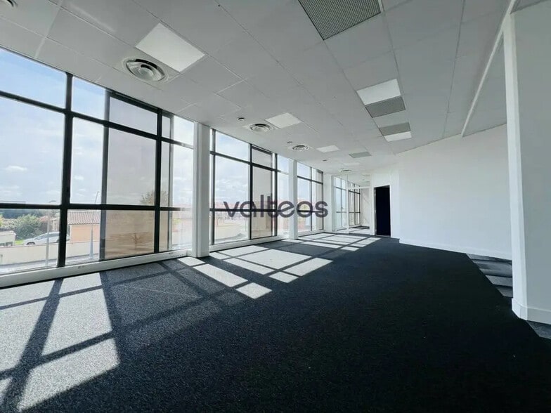 20 Boulevard Déodat De Séverac, Colomiers to rent - Building Photo - Image 3 of 12