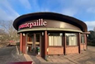 Retail in Écully to rent Building Photo- Image 2 of 5