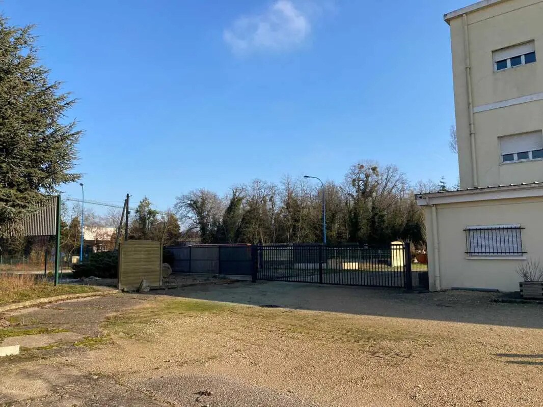 Land in Étampes for sale Building Photo- Image 1 of 9