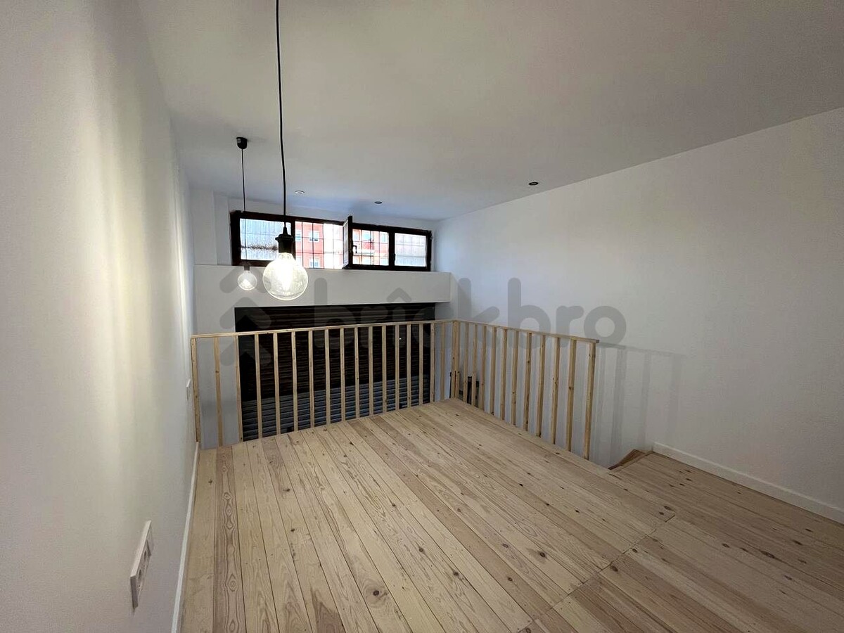 Barcelona, BAR 08031 - Unit 1 -  - Interior Photo - Image 2 of 19
