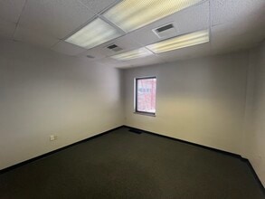 150 Hillside Dr, Bethel Park, PA to rent Interior Photo- Image 1 of 11