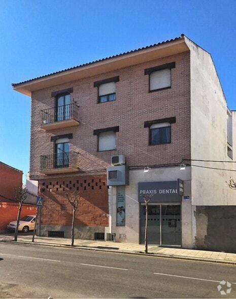 Retail in Bargas, Toledo to rent - Primary Photo - Image 1 of 2