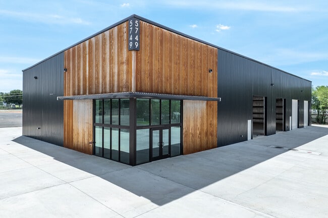 More details for 5749 Parker Henderson Rd, Fort Worth, TX - Industrial to Rent