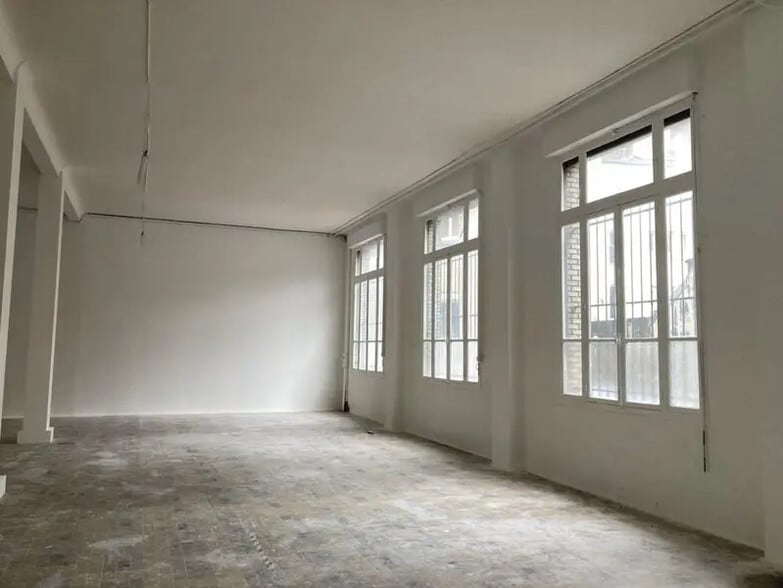 Light Industrial in Clichy to rent - Interior Photo - Image 3 of 6