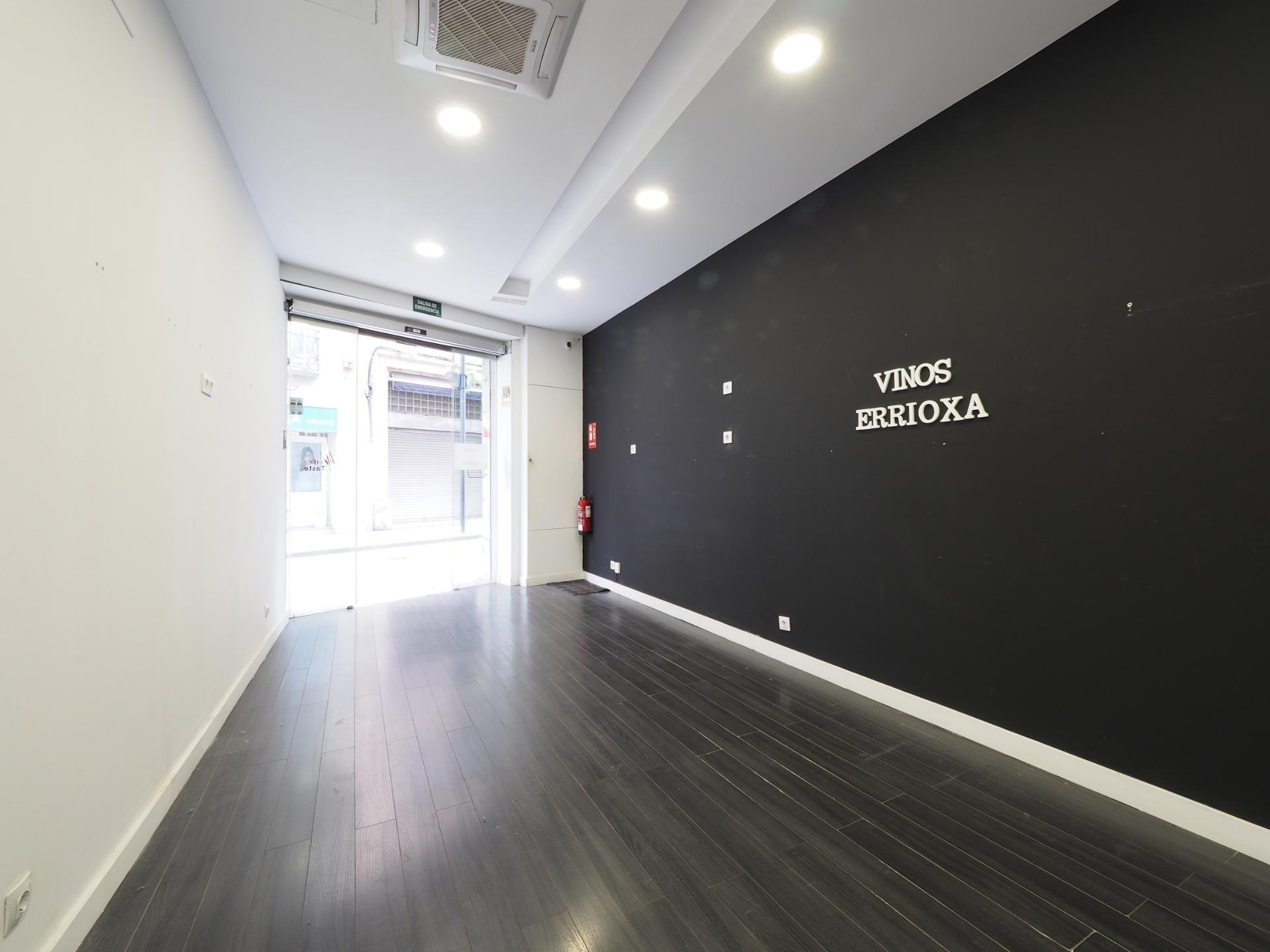 Retail in Figueres, Gerona to rent Interior Photo- Image 1 of 19