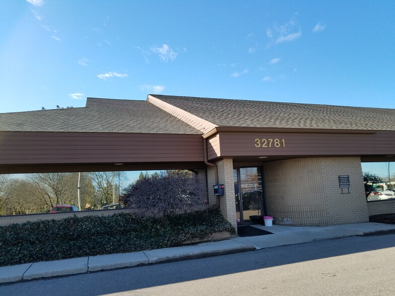 32781-32783 Middlebelt Rd, Farmington Hills, MI for rent - Building Photo - Image 1 of 5