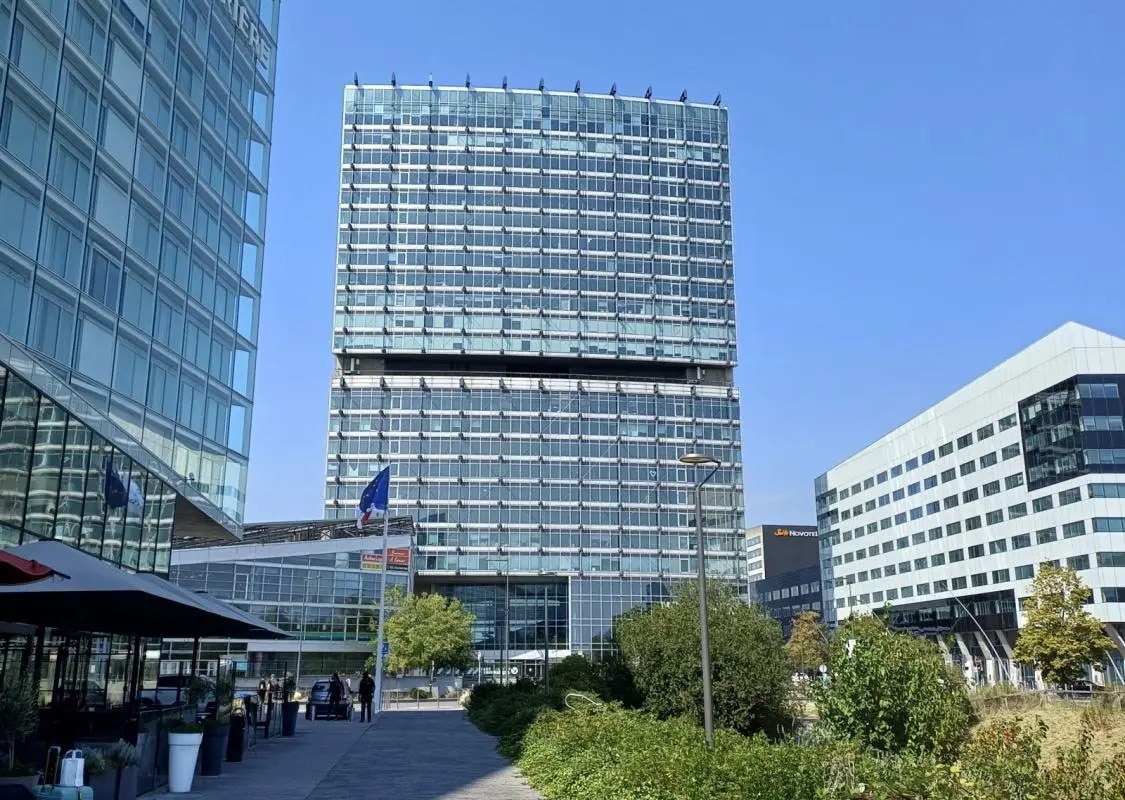 Parvis De Rotterdam, Lille to rent Building Photo- Image 1 of 14