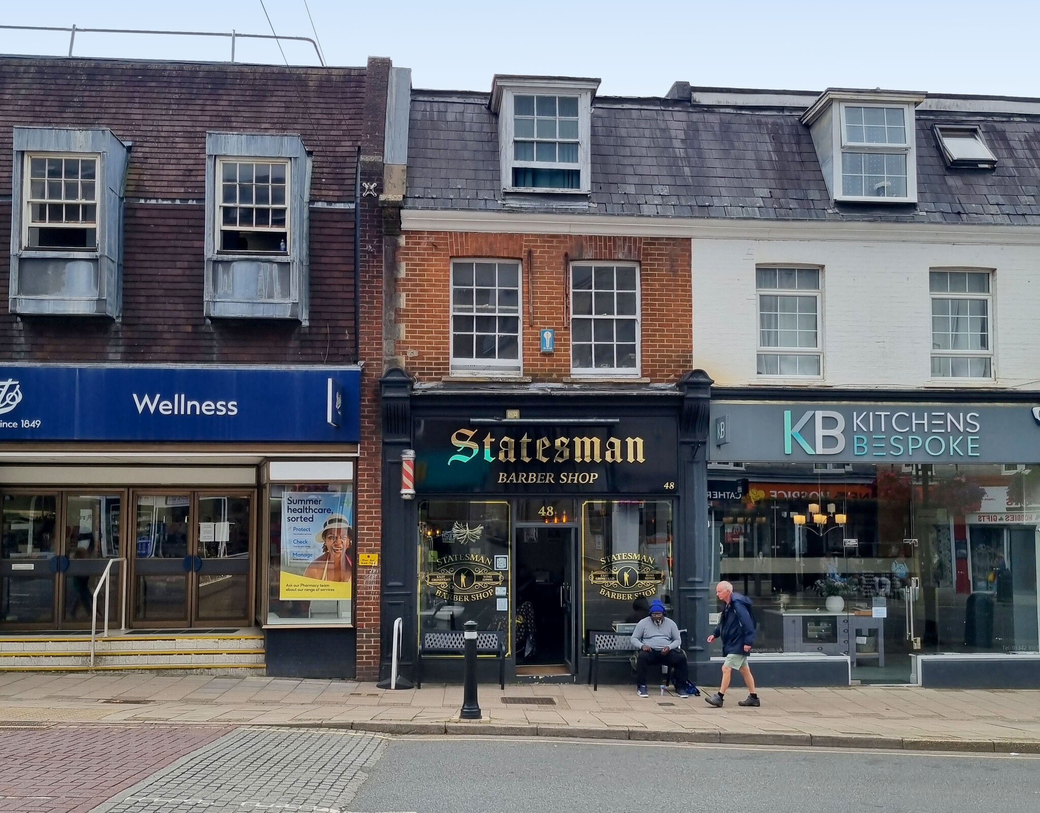 48 London Rd, East Grinstead for sale Primary Photo- Image 1 of 4