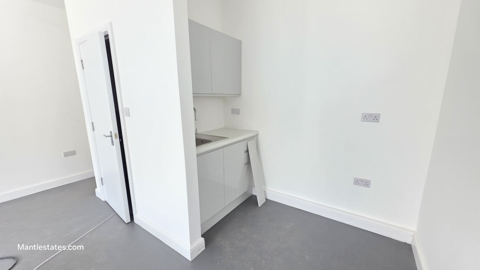129 East Barnet Rd, Barnet to rent Interior Photo- Image 1 of 4