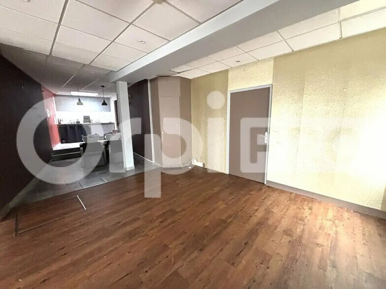 Retail in Beauvais for sale - Interior Photo - Image 3 of 7