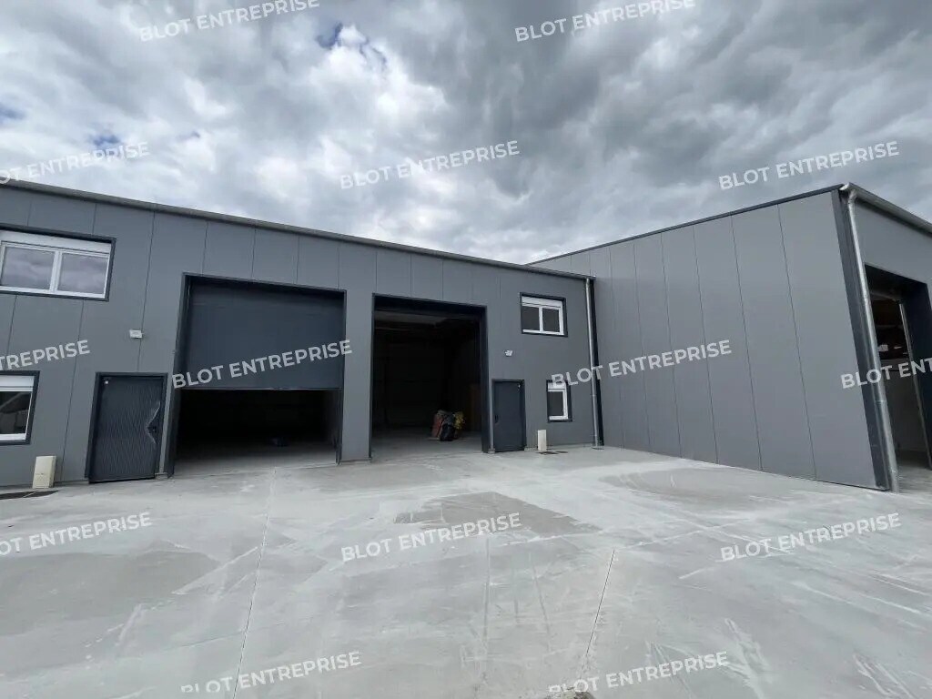 Location Local d'activités 175 m² - Photo 1