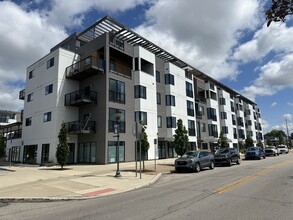 116 W Mishawaka Ave, Mishawaka, IN for rent Building Photo- Image 1 of 26