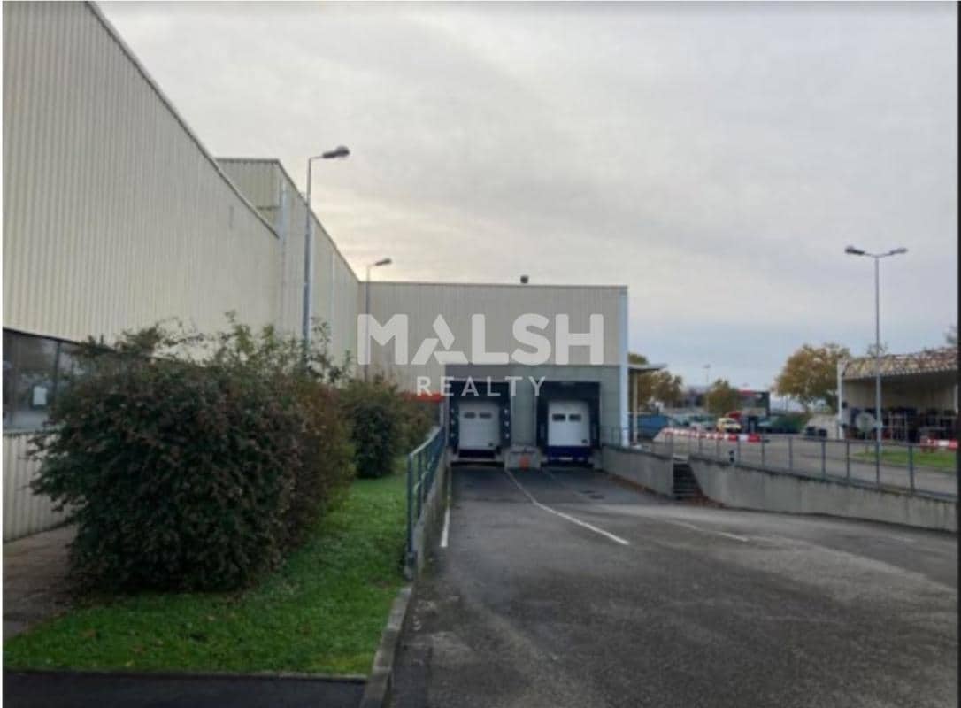 Light Industrial in Vénissieux to rent Building Photo- Image 1 of 38