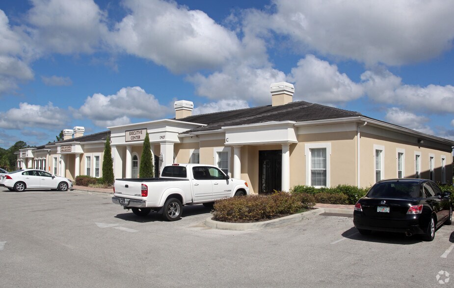 17407 Bridge Hill Ct, Tampa, FL for rent - Building Photo - Image 2 of 13