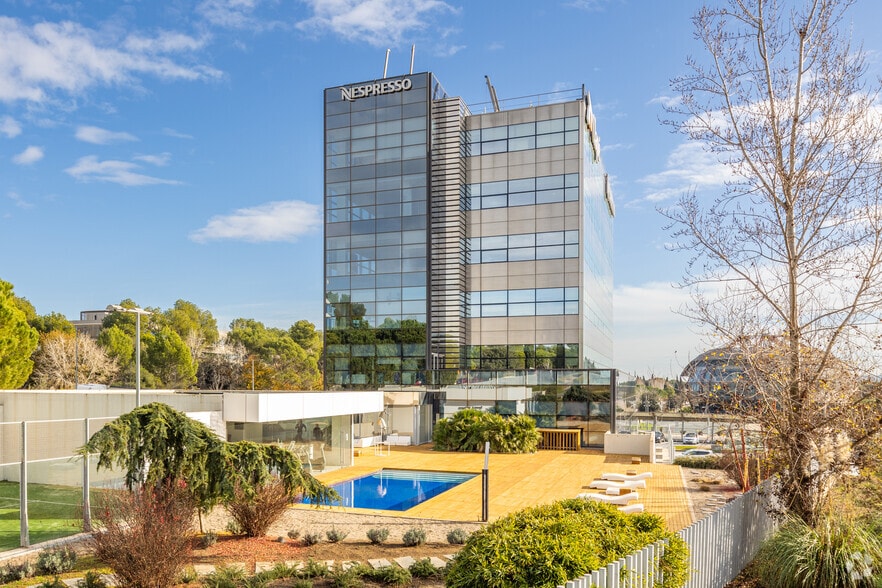 Office in Sant Cugat del Vallès, Barcelona to rent - Primary Photo - Image 1 of 4
