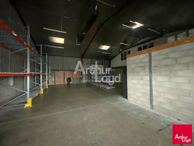 Location Local d'activités 284 m²