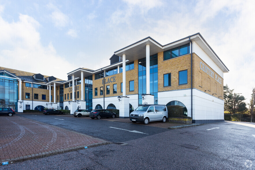 Century Pl, Tunbridge Wells for rent - Building Photo - Image 1 of 5