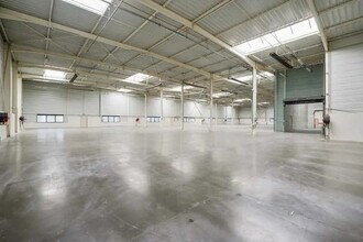Light Industrial in Saint-Priest to rent Interior Photo- Image 2 of 7