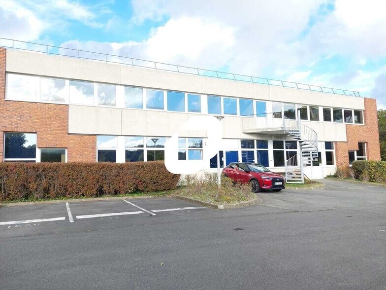 Office in Bièvres to rent - Building Photo - Image 1 of 10