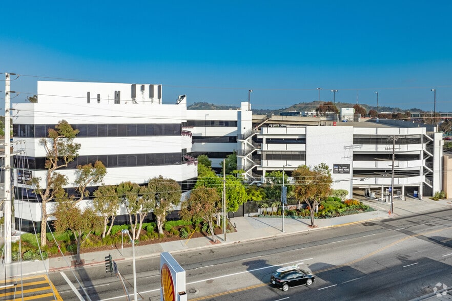 3000 S Robertson Blvd, Los Angeles, CA for rent - Building Photo - Image 1 of 10